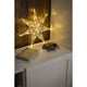 LED Acryl Stern groß 32 Warmweiße Dioden auf einem dekorativen Tisch mit Weihnachtsdekoration.