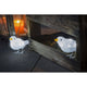 LED Acryl Vögel 5er-Set 40 Kaltweiß 24V in winterlicher Dekoration, charmante leuchtende Vögel im Garten.