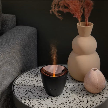 LED Aroma Diffuser Zoe Tischlampe mit Effekt-Licht als stilvolle Raum-Bedufterin mit Amber Light und warmem Flammenspiel