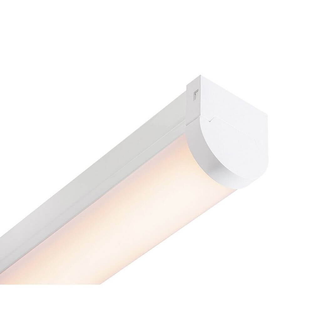 LED Aufbauleuchte Bena 150 4400lm 3000K Weiß mit weißem Rahmen und warmweißem Licht.