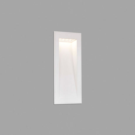 LED Außen-Downlight SOUN-2 IP65 Weiß an grauer Wand installiert.