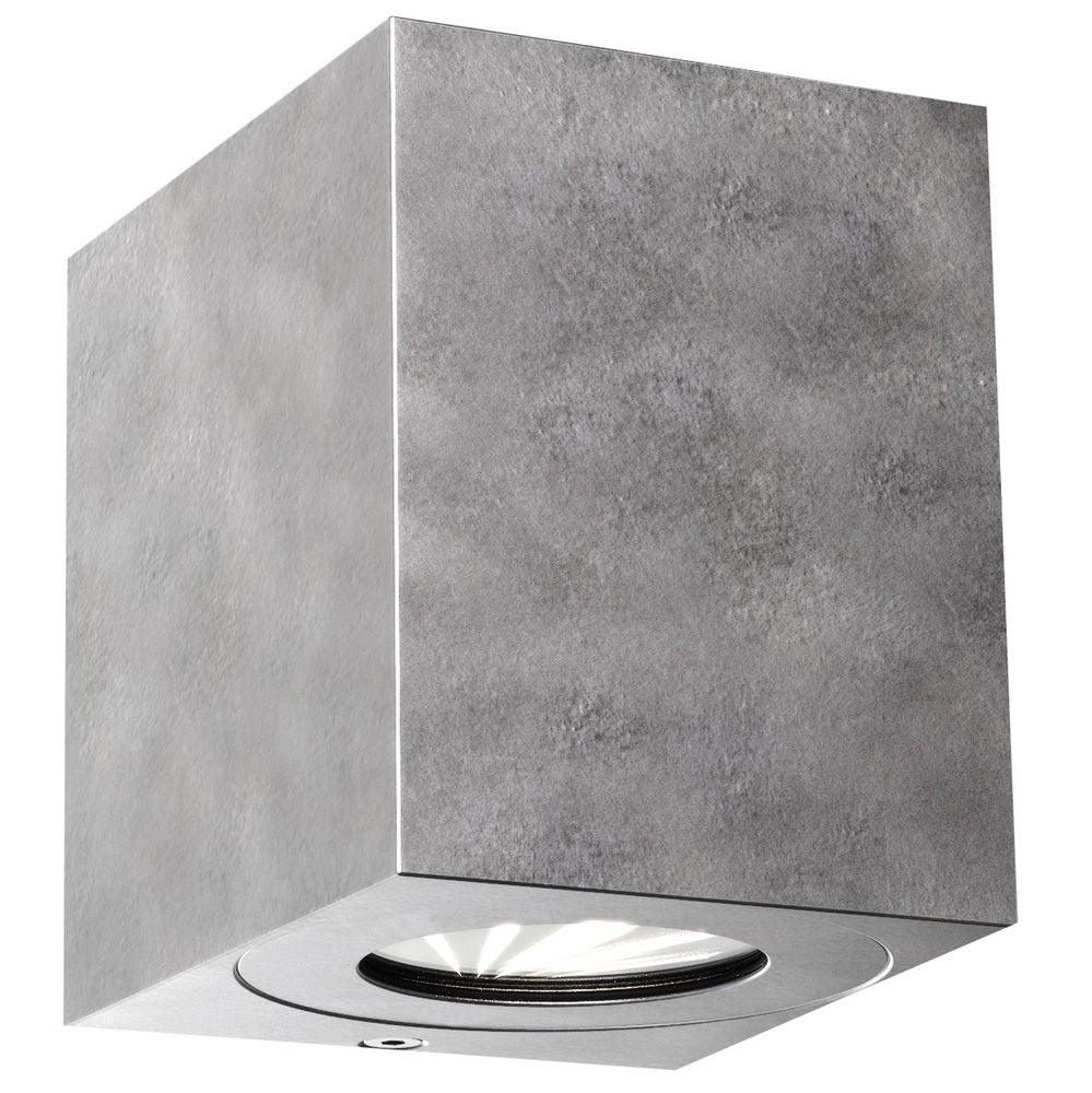 LED Außen-Wandleuchte Canto Kubi 2 in verzinktem Design mit skulpturalem Lichtstrahl nach oben und unten.