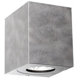 LED Außen-Wandleuchte Canto Kubi 2 in verzinktem Design mit skulpturalem Lichtstrahl nach oben und unten.
