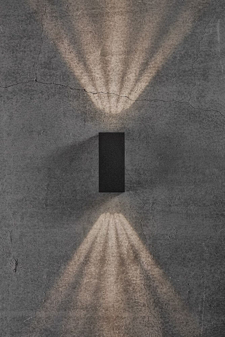 LED Außenwandlampe Asbol Kubi IP44 in minimalistischer Kubusform, Licht nach oben und unten für Innen- und Außenbereich