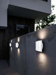 LED Außenwandlampe Grip Smart IP54 an einer modernen Außenwand mit weichem Licht.