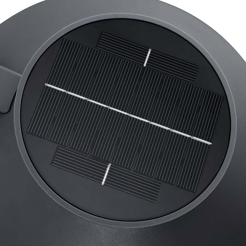 LED Außenwandlampe Justina Solar IP44 mit Solarpanel für umweltfreundliche Beleuchtung.