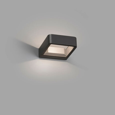 LED Außenwandleuchte AXEL 3000K IP65 Dunkelgrau an einer Wand montiert, modernes Design