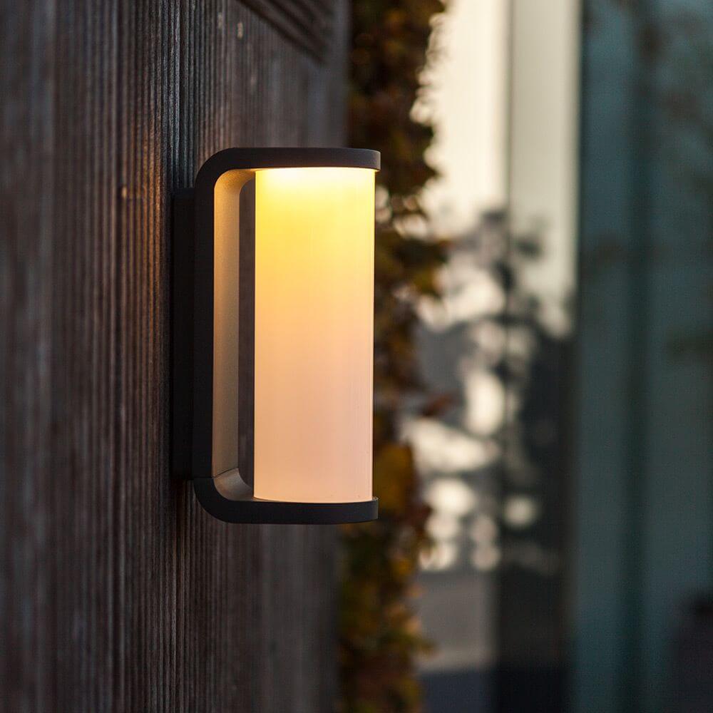 LED Außenwandleuchte Adalyn IP44 Anthrazit mit gleichmäßiger Lichtabgabe und modernem Design.