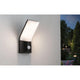 LED Außenwandleuchte Adya Sensor Anthrazit IP54 an Außenwand mit Bewegungsmelder und diffusem Licht.