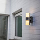 LED Außenwandleuchte Cyra mit Sensor IP44 Anthrazit an einer weißen Wand installiert.
