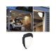 LED Außenwandlampe Ikosea in Garage montiert mit Bewegungsmelder und Dämmerungssensor für sichere Beleuchtung.