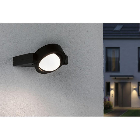 LED Außenwandlampe Swivea Anthrazit an einer Hauswand, ideal für Eingangsbereich und Außenbeleuchtung.