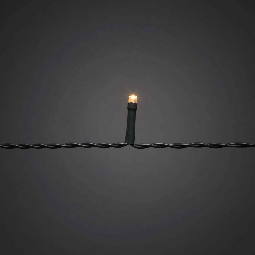 LED Baummantel mit Ring Ø 15cm 8 Stränge 50 Dioden Multifunktion App-gesteuert IP44 auf schwarzem Hintergrund.