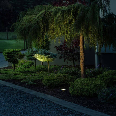 LED Boden Einbaustrahler Außen: dimmbarer Gartenstrahler mit IP67, verstellbarer Lichtweite für stilvolle Außenbeleuchtung.