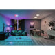 Moderne Wohnküche mit dimmbaren LED Deckenleuchten Rainbow in bunten Farben und gemütlicher Atmosphäre.