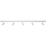 LED Deckenstrahler Omari 5-Spot in Weiß mit minimalistischen nordischen Linien und dreistufigem Dimmer.