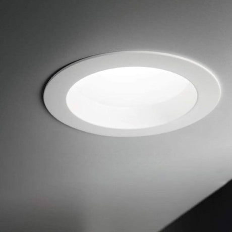 LED-downlight Basic M 30W Ø18,3cm 4000K - moderne og flatt design for optimal rombelysning.