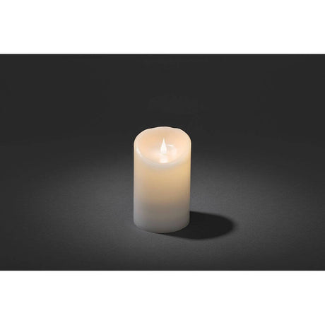 Hvit LED-ekte vokslys med 3D-flamme 16 cm, timer, varmhvit, batteridrevet på mørk bakgrunn.
