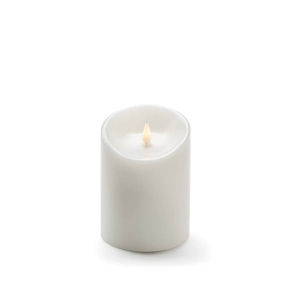 LED Echtwachskerze weiß mit 3D Flamme 14cm Timer Warmweiß batteriebetrieb in einem stilvollen und modernen Design.