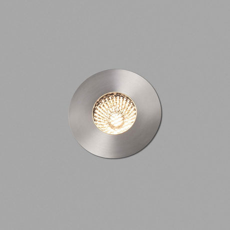 LED Einbauleuchte GRUND 36° 3000K IP67 Nickel-Matt auf grauem Hintergrund, modernes Design.