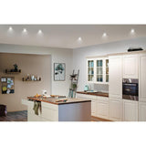 Moderne Küche mit LED Einbauleuchten Gil, stilvolles Ambiente, blendfreie Akzente an der Decke.