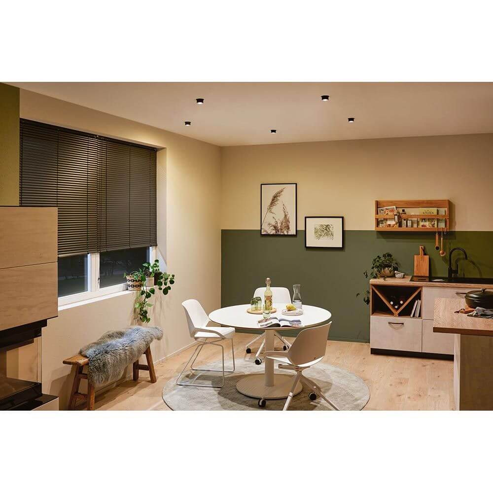 LED Einbauleuchte Gil Ø 68mm mit 3 Stufen-Dimmer in modernem Wohnraum mit stilvoller Einrichtung.