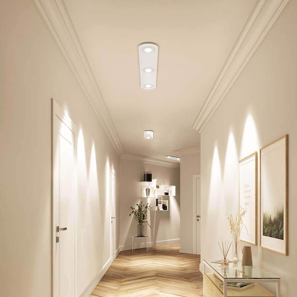 Casablanca LED-Einbauleuchte Tet Multi mit Linse 3-flammig in einem modernen Flur mit stilvollem Licht