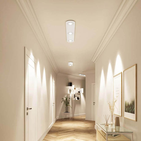 Casablanca LED-Einbauleuchte Tet Multi ohne Linse 3-flammig in modernem Flur mit warmem Licht.