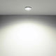 LED-Einbauleuchte Tet ohne Linse an der Decke mit sanftem Licht auf einer neutralen Wand.
