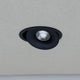 Schwenkbarer und dimmbarer LED Einbaustrahler in schwarzem Design für moderne Innenbeleuchtung.