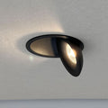 Schwenkbarer und dimmbare LED Einbaustrahler in modernem Design, ideal für verschiedene Innenräume.
