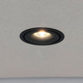 Schwenkbarer und dimmbare LED Einbaustrahler in eleganter schwarzer Ausführung, ideal für Innenraumbeleuchtung.