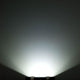 Profi LED Fluter Neutralweiß 100W 13000 lm Anthrazit IP66, blendungsreduziertes Licht auf einer Wand.