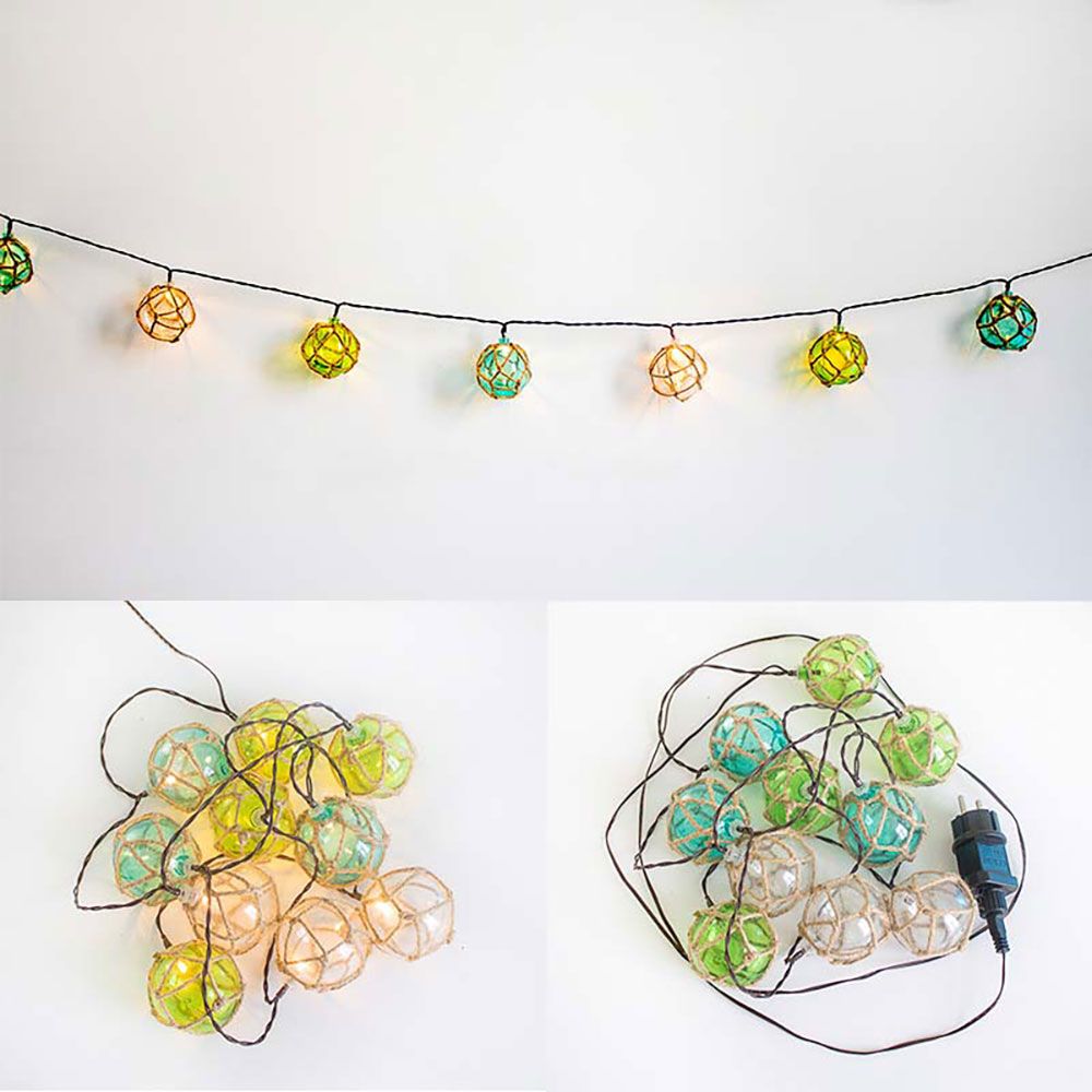 LED Girlande mit 10 bunten Kugeln, ideal für gemütliche Beleuchtung im Garten oder Advent.