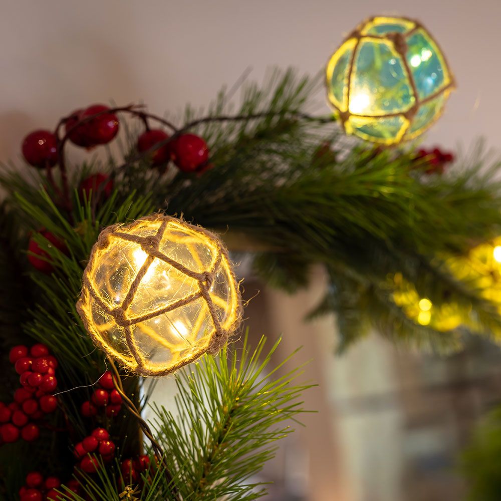 LED Girlande Mare mit 10 Kugeln, nostalgische Beleuchtung für Advent und dekorative Akzente im Garten.