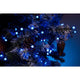 LED Globelichterkette runde Dioden 80 blaue Dioden IP44 dekoriert einen verschneiten Weihnachtsbaum.