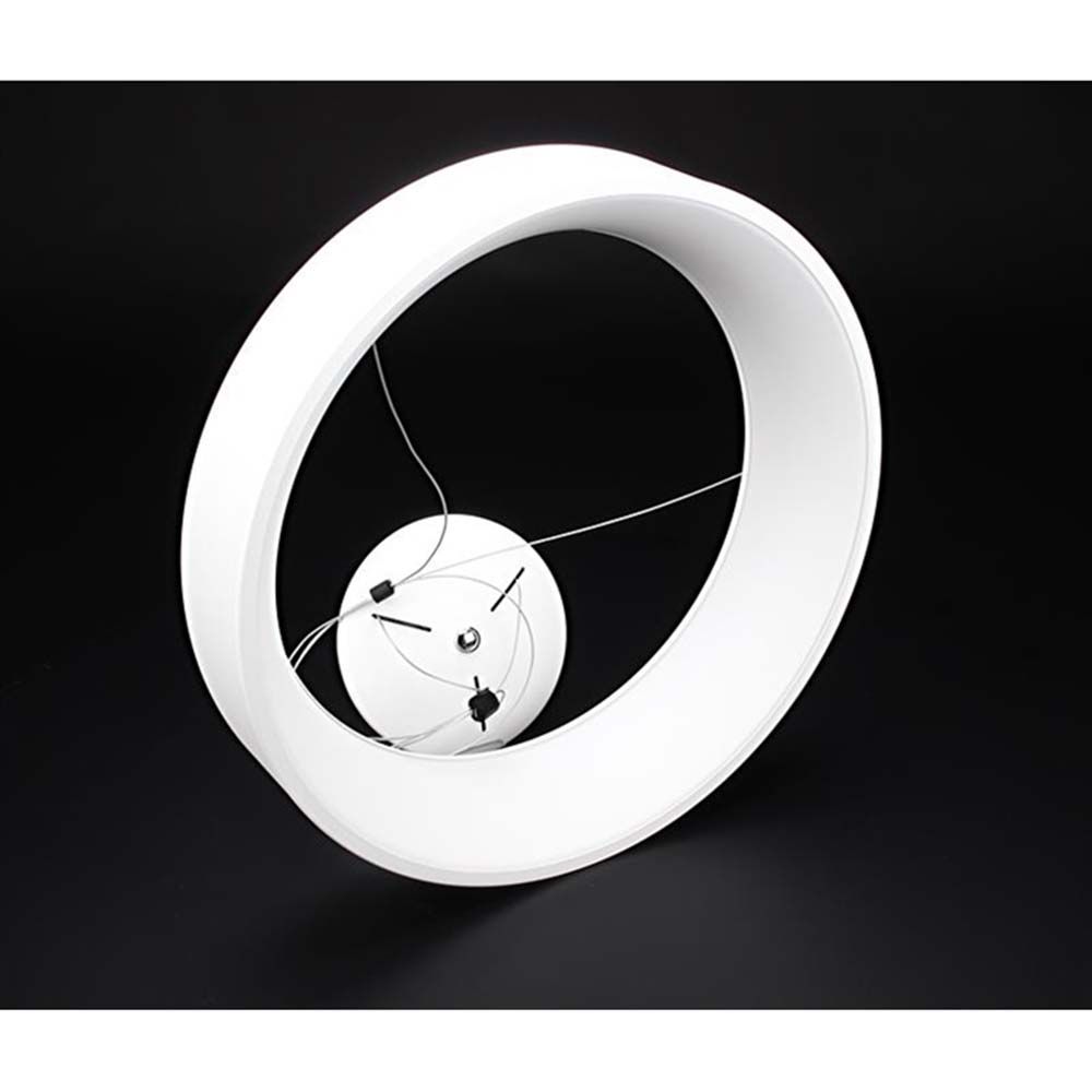 Minimalistische LED Hängelampe Loop Ring 60cm mit opalweißer Abdeckung und dimmbarem warmweißem Licht.
