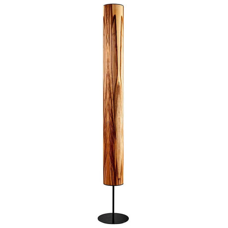 LED-trelampe Arbor 190 cm Satin valnøtt med stilfullt, markant tredesign og jevn belysning.
