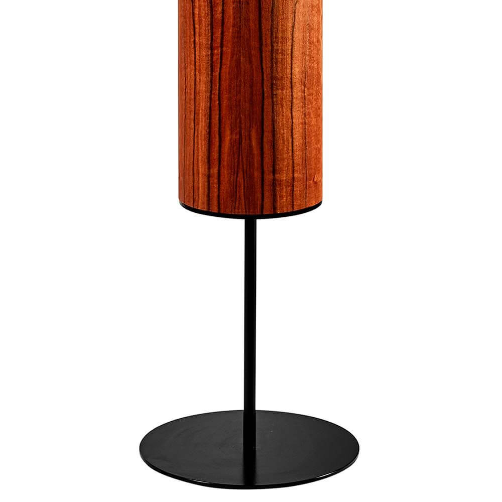 LED Holz-Stehleuchte Arbor 190cm Tineo mit markantem Holz und elegantem Design auf schwarzem Fuß