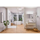 Modernes Badezimmer mit LED Einbauleuchte Calla, Dusche, Badewanne und stilvollem Mobiliar.