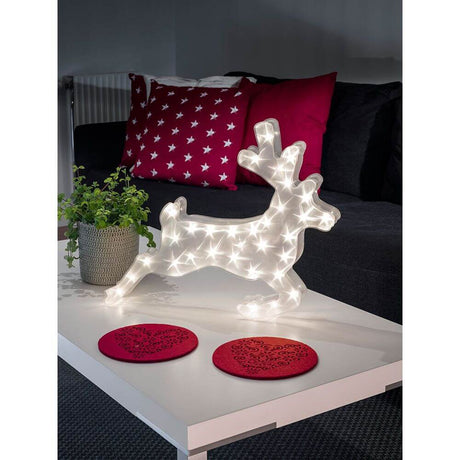 LED Renne en plastique avec effet étoilé, 32 diodes blanc chaud sur une table avec dessous-de-plat en forme de cœur.