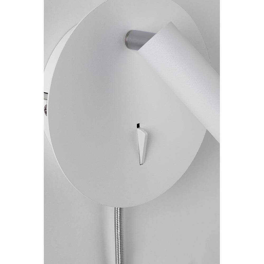 LED Lese- & Wandleuchte Tabari Weiß, Chrom Detailansicht mit zirkularer Wandhalterung und Schalter.