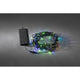 LED Lichterkette mit Lichtsensor Timer 120 bunte Dioden batteriebetrieben IP44 mit Batteriefach und bunten Lichtern auf schwarzem Hintergrund.