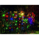 LED Lichternetz 120 bunte Dioden IP44 auf einem Gartenzaun, festliche Farben und stimmungsvolle Beleuchtung.