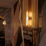 S14d LED Linienleuchte an Wand mit Kunstwerk in warmweißem Licht, ideal für Hotel und Gastronomie.