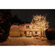 LED Minilichterkette 304 Warmweiße Dioden IP44, festlich beleuchtetes Haus und Baum im Schnee bei Nacht.
