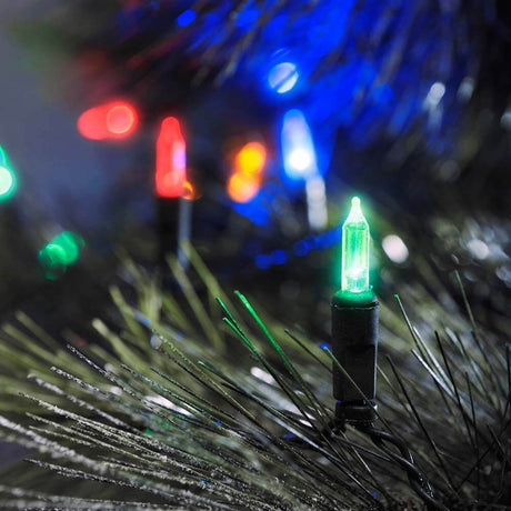 LED Minilichterkette 80 bunte Dioden IP44 auf einem Weihnachtsbaum, strahlend bunt für festliche Stimmung.