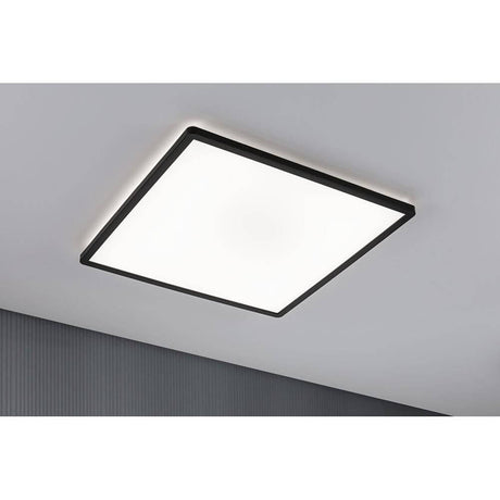 LED Panel Atria Shine Eckig Schwarz mit Stufen-Dimmer an der Decke montiert, warmweißes Licht.