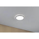 LED Panel Atria Shine Chrom-Matt Rund Ø 19cm an der Decke installiert, sorgt für warmweißes Licht und angenehme Atmosphäre.