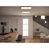 Moderne Küche mit Zigbee Velora LED Panel, warmweißem Licht und minimalistischem Design, perfekt für Smart Homes.
